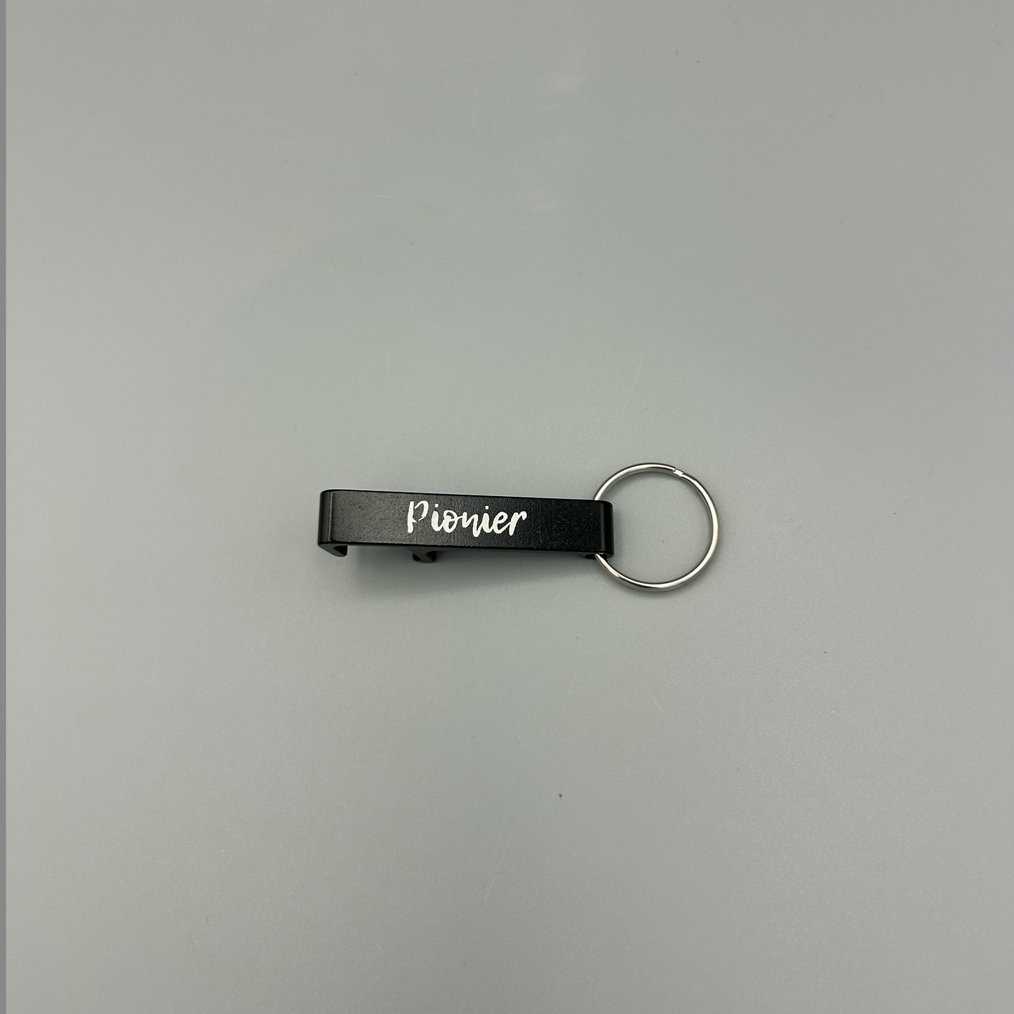 Pionier Flaschenöffner – Offizielles Fabrice Richter-Reichhelm Merchandise
